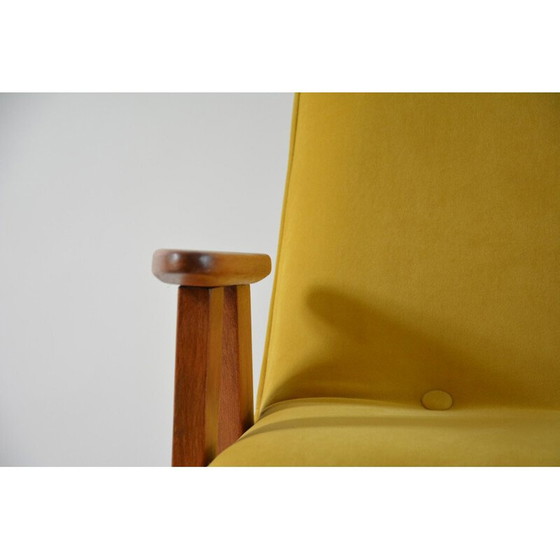 Image 1 of Vintage Sessel 366 signiert J.Chierowski in gelber Farbe mit Vögeln