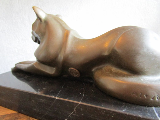 Image 1 of Ruhende Löwin aus Bronze,Artdeco