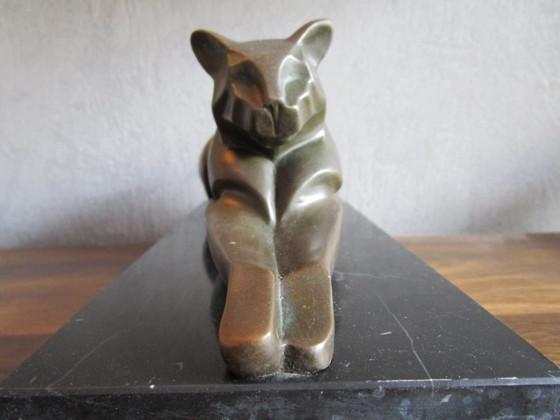 Image 1 of Ruhende Löwin aus Bronze,Artdeco