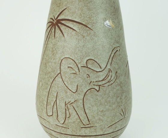 Image 1 of frühe 1960er Jahre u-keramik Mid Century Keramik VASE Modell Nr. 137/30 Elefanten und Palmen Dekor