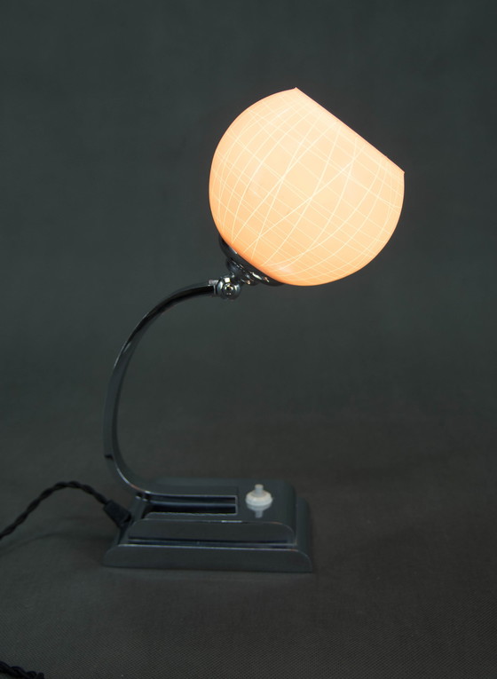 Image 1 of Rosa Tisch- oder Nachttischlampe, 1930er Jahre