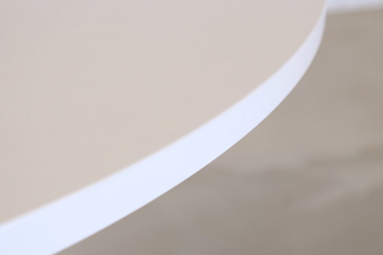 Image 1 of Gispen Dukdalf Beistelltisch