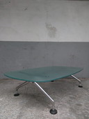 Couchtisch aus Milchglas von Antonio Citterio für Vitra
