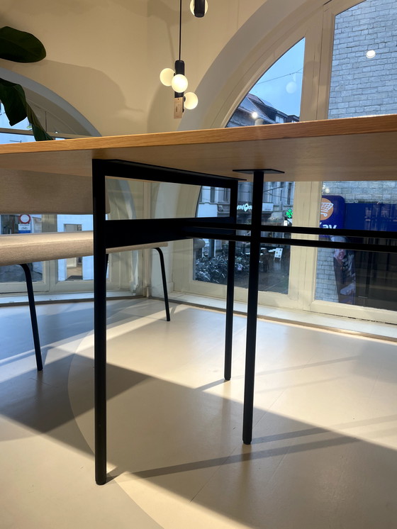 Image 1 of Fest Nude Esstisch