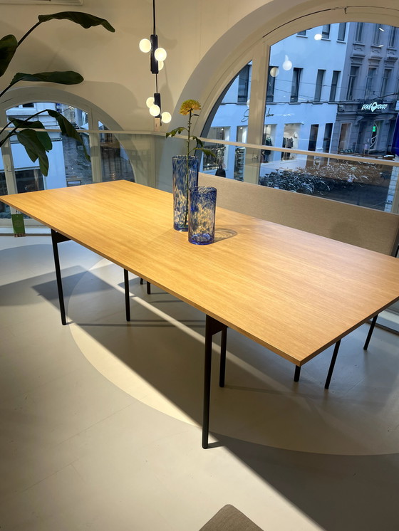 Image 1 of Fest Nude Esstisch