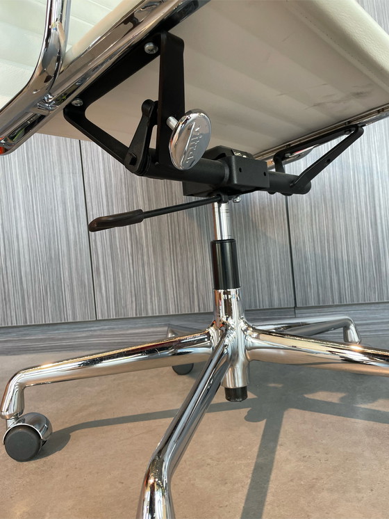 Image 1 of Vitra EA 117 Aluminiumstuhl (Eames