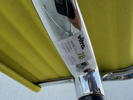 Image 1 of Vitra Eames EA106 Drehstuhl