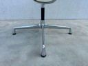 Vitra Eames EA106 Drehstuhl