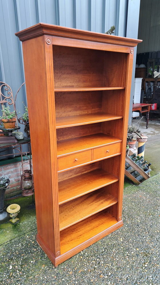 Image 1 of Klassisches Bücherregal, Wandschrank, Abmessung 81X36 und 181Cm hoch.