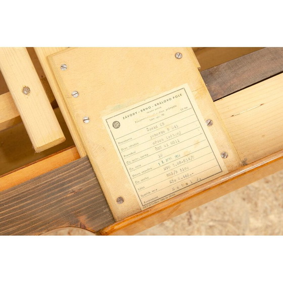 Image 1 of Vintage 3-Sitzer-Sofa aus nussbaumfurniertem Holz von Jindrich Halabala für Up Závody, Tschechoslowakei 1950