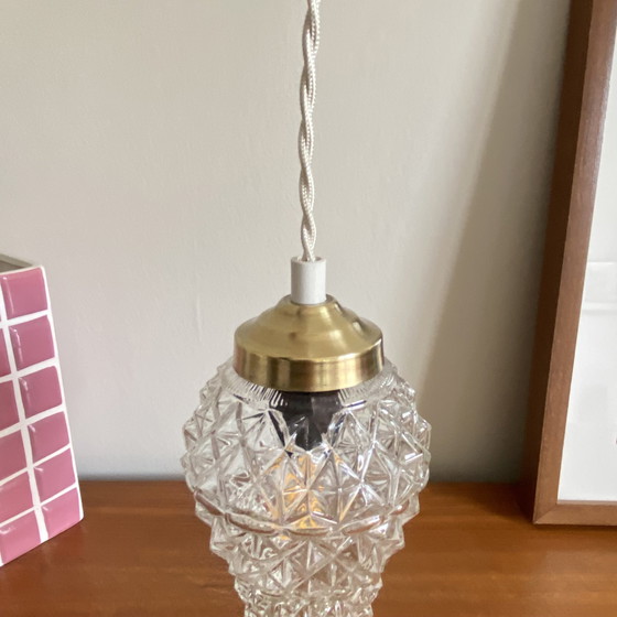 Image 1 of Hängeleuchte Baladeuse Globus Altgoldenes Glas Hängekralle Messing Renoviert