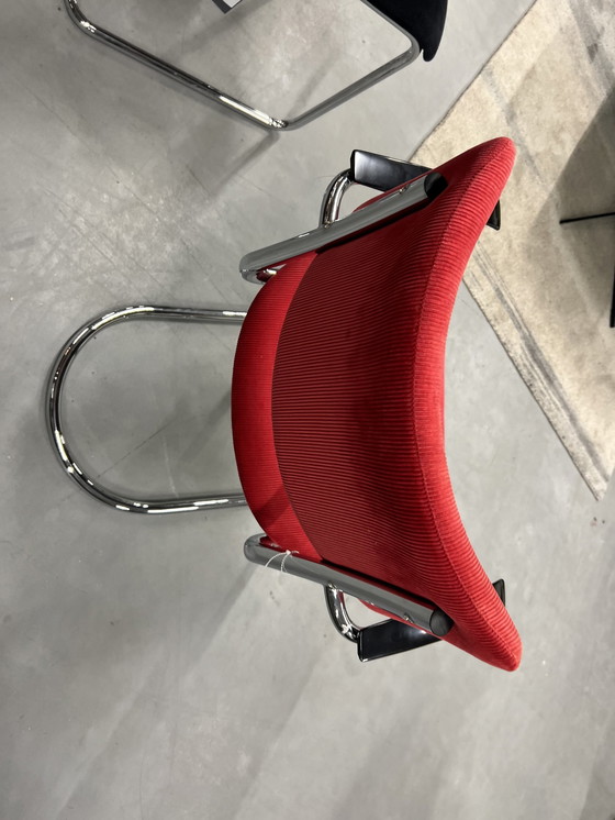 Image 1 of Gispen Today 1001 Esszimmerstuhl Rippe Stoff Rot