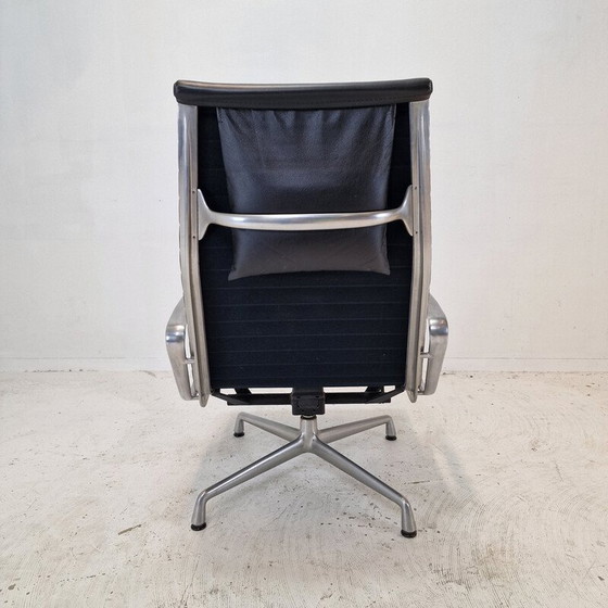 Image 1 of Vintage-Sessel mit Ottomane von Charles und Ray Eames aus Aluminium für Vitra, 1999