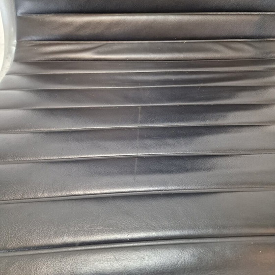 Image 1 of Vintage-Sessel mit Ottomane von Charles und Ray Eames aus Aluminium für Vitra, 1999