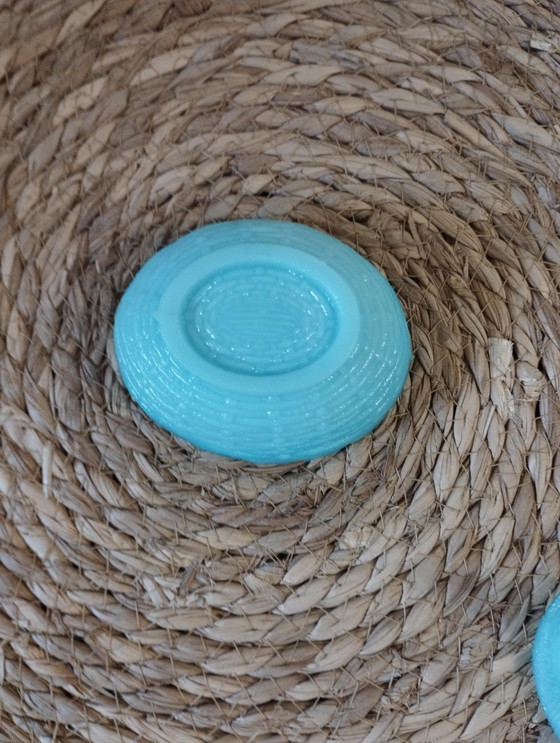 Image 1 of Henne Aus Farbigem Opalin, Dose, Bonbonniere, Platte, Antik Aus Der Kristallerie Von Portieux