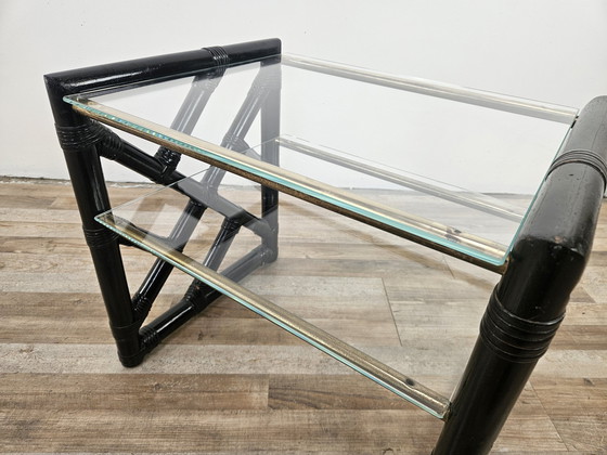 Image 1 of Schwarz lackierter Rattan-Couchtisch mit zwei Glasplatten