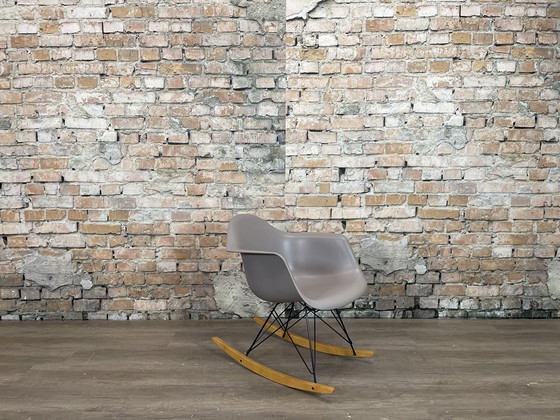 Image 1 of Vitra Rar