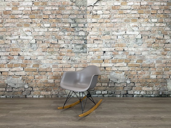 Image 1 of Vitra Rar