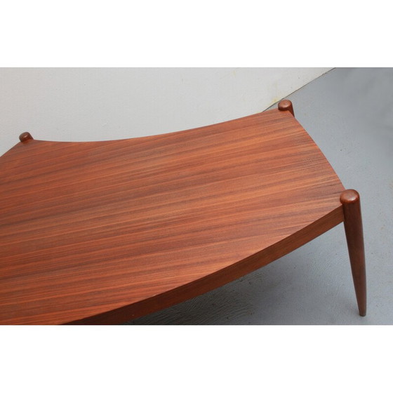 Image 1 of Gebogener Couchtisch aus Nussbaumholz, 1960
