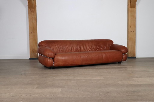 Sesann Dreisitzer Sofa Von Gianfranco Frattini In Cognac Leder Für Cassina Italien 1969