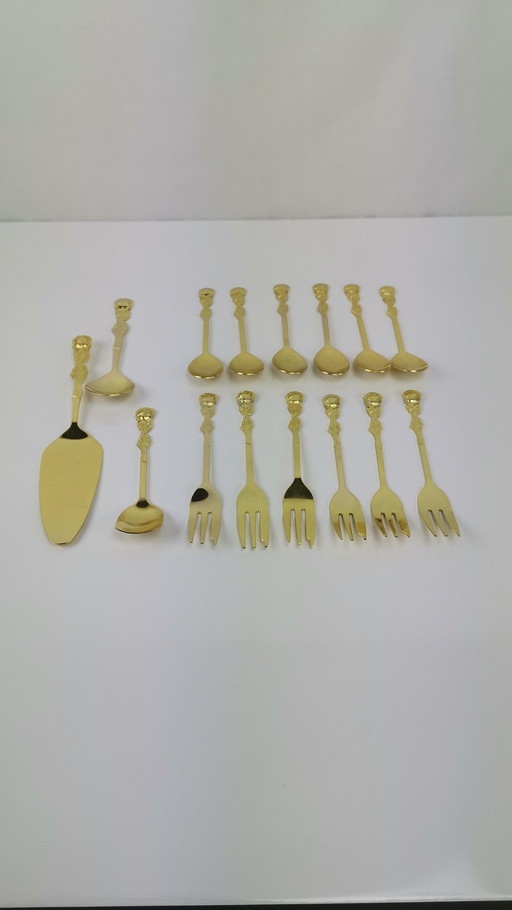 Gebackenes Set golden