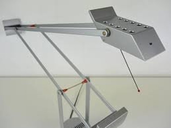 Image 1 of Die ikonische Tizio-Lampe von Artemide