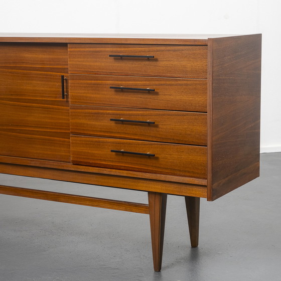 Image 1 of 50er Jahre Sideboard, Nußbaum, Schiebetüren, restauriert, 233cm