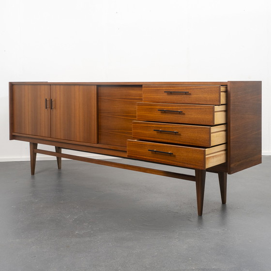 Image 1 of 50er Jahre Sideboard, Nußbaum, Schiebetüren, restauriert, 233cm