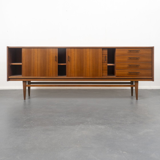 Image 1 of 50er Jahre Sideboard, Nußbaum, Schiebetüren, restauriert, 233cm