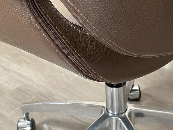 Image 1 of Artifort Lücke Braun