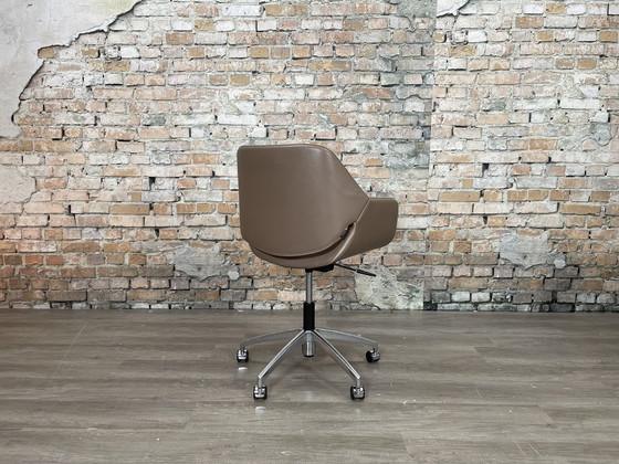 Image 1 of Artifort Lücke Braun