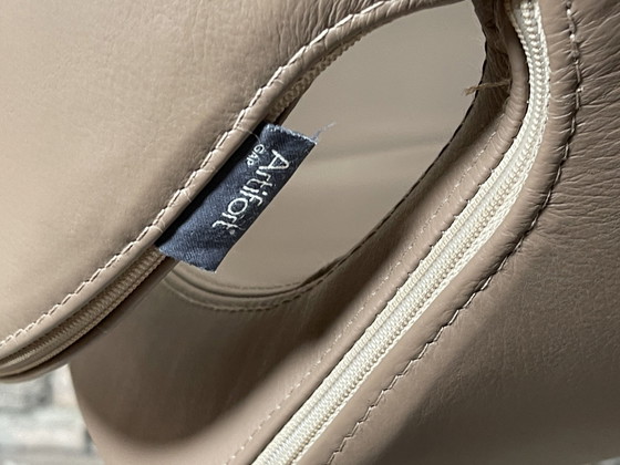 Image 1 of Artifort Lücke Braun