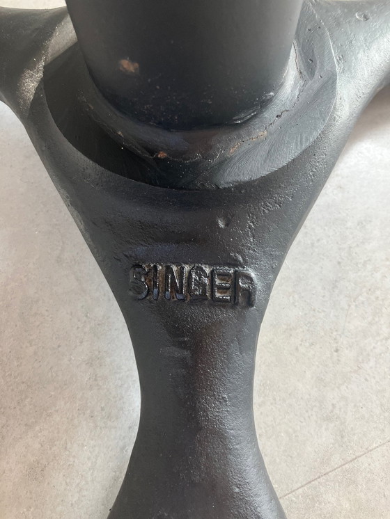 Image 1 of Industrieller Singer-Atelier-Hocker im Vintage-Stil