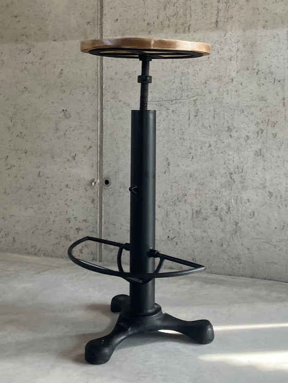 Image 1 of Industrieller Singer-Atelier-Hocker im Vintage-Stil