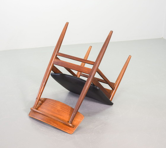 Image 1 of Dänische Esszimmerstühle aus massivem Teakholz mit Schwarz Kunstledersitz. 6er-Set. Dänemark, 1960er Jahre.