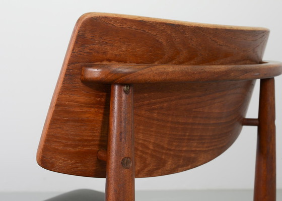 Image 1 of Dänische Esszimmerstühle aus massivem Teakholz mit Schwarz Kunstledersitz. 6er-Set. Dänemark, 1960er Jahre.