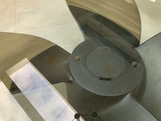 Image 1 of Glas Couchtisch mit Bronze Schraube