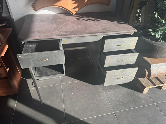 Image 1 of Timothy Oulton Aluminium-Schreibtisch - Braunes Leder