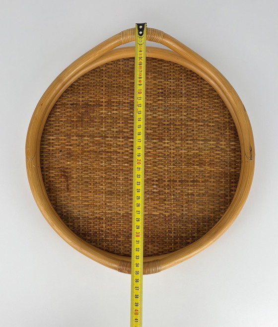 Image 1 of Vintage Rattan gewebt Runde Tablett mit Bambusgriff und hölzernen Boden