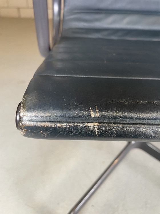 Image 1 of 4X Vitra Eames Ea 108 Chair Grünes Leder/Anthrazitfarbenes Gestell