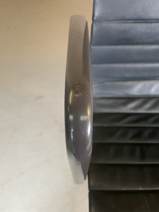 Image 1 of 4X Vitra Eames Ea 108 Chair Grünes Leder/Anthrazitfarbenes Gestell