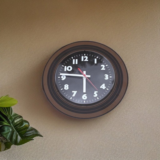 Vintage Weimarer Kunststoff-Wanduhr, Deutschland 1970