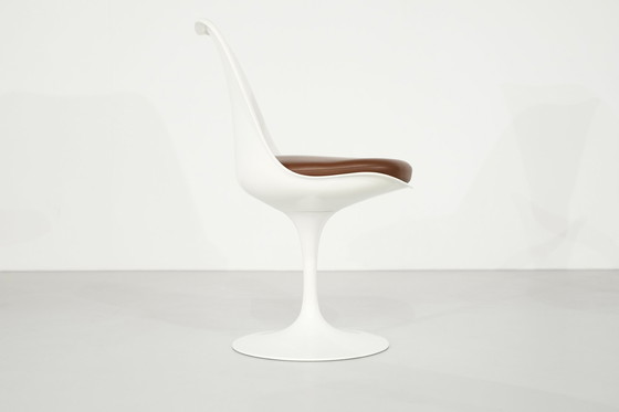 Image 1 of Stuhlset Modell "Tulpe" Von Eero Saarinen Für Knoll International, Usa 1957.