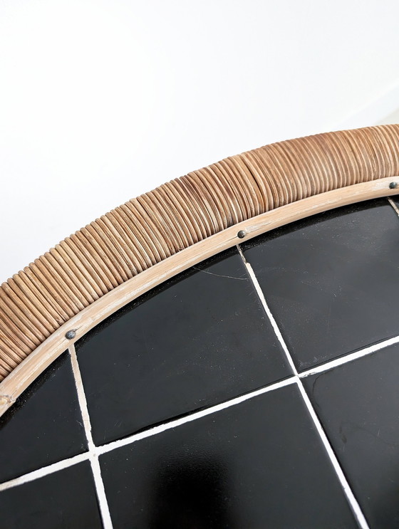 Image 1 of Runder schwarz gefliester Rattan Couchtisch 1960S
