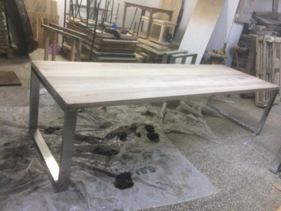 Image 1 of Vassali Tisch mit Platte aus massivem Nussbaumholz