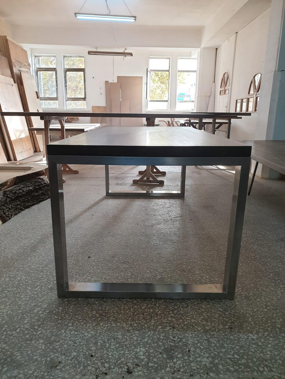 Image 1 of Vassali Tisch mit Platte aus massivem Nussbaumholz