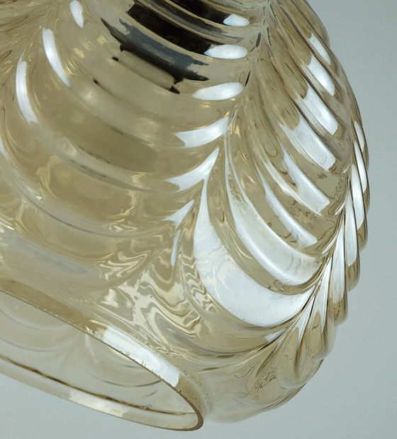 Image 1 of 1960er Jahre ANHÄNGERLEUCHTE, bernsteinfarbenes Glas, Messing, Holz