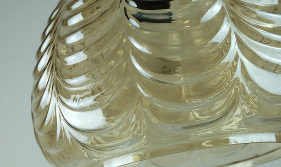 Image 1 of 1960er Jahre ANHÄNGERLEUCHTE, bernsteinfarbenes Glas, Messing, Holz