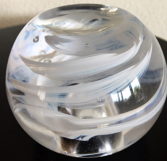 Image 1 of Kosta Boda Wirbel-Briefbeschwerer oder Kerzenständer aus Glas