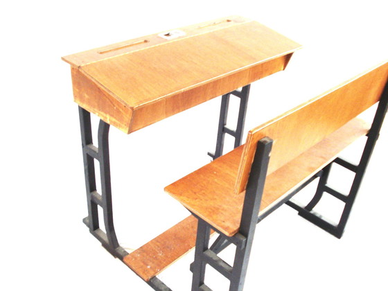 Image 1 of Große Schule Schreibtisch aus Holz auf Rädern mit Klappe, ideal für Catering oder Büro